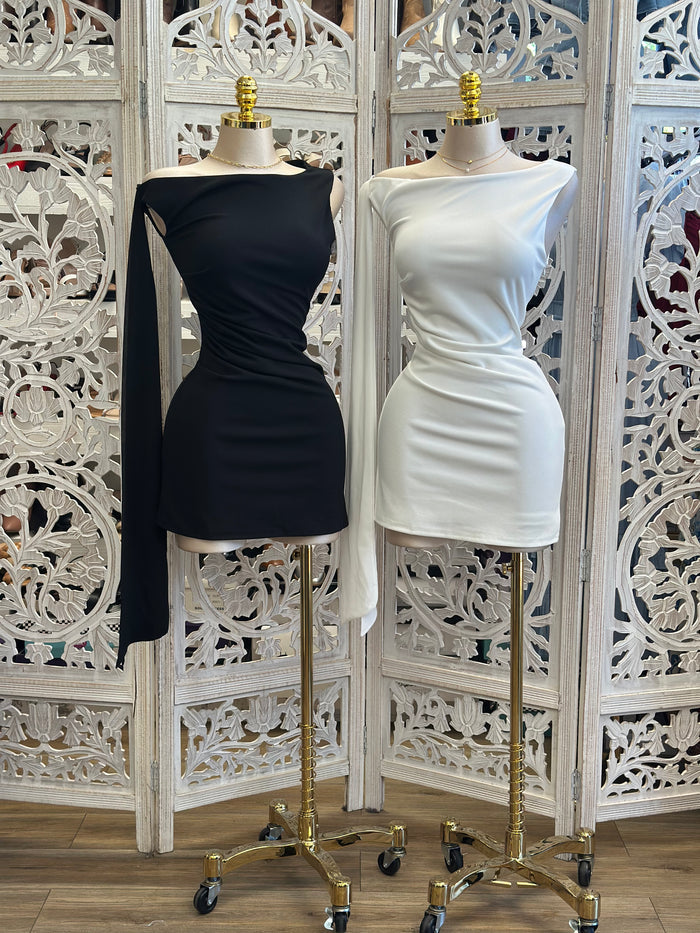 Boatneck Mini Dress -Estira Poco , Slightly Stretchy