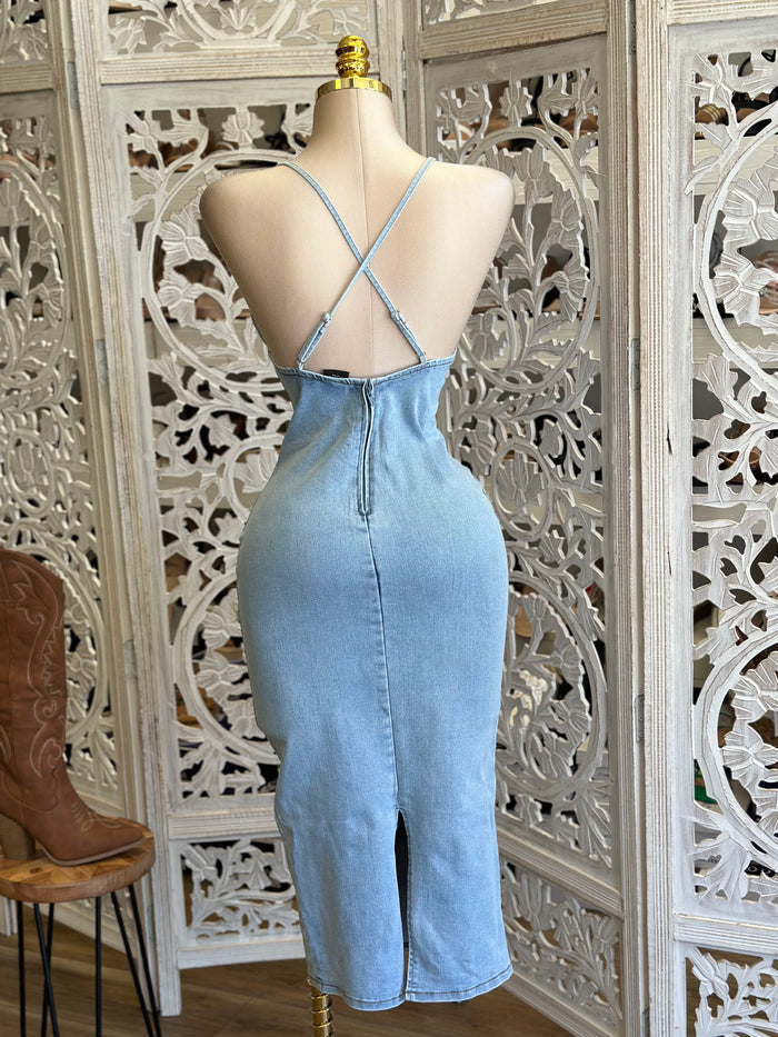 Cross Back Light Denim Dress - Estira, muy poco