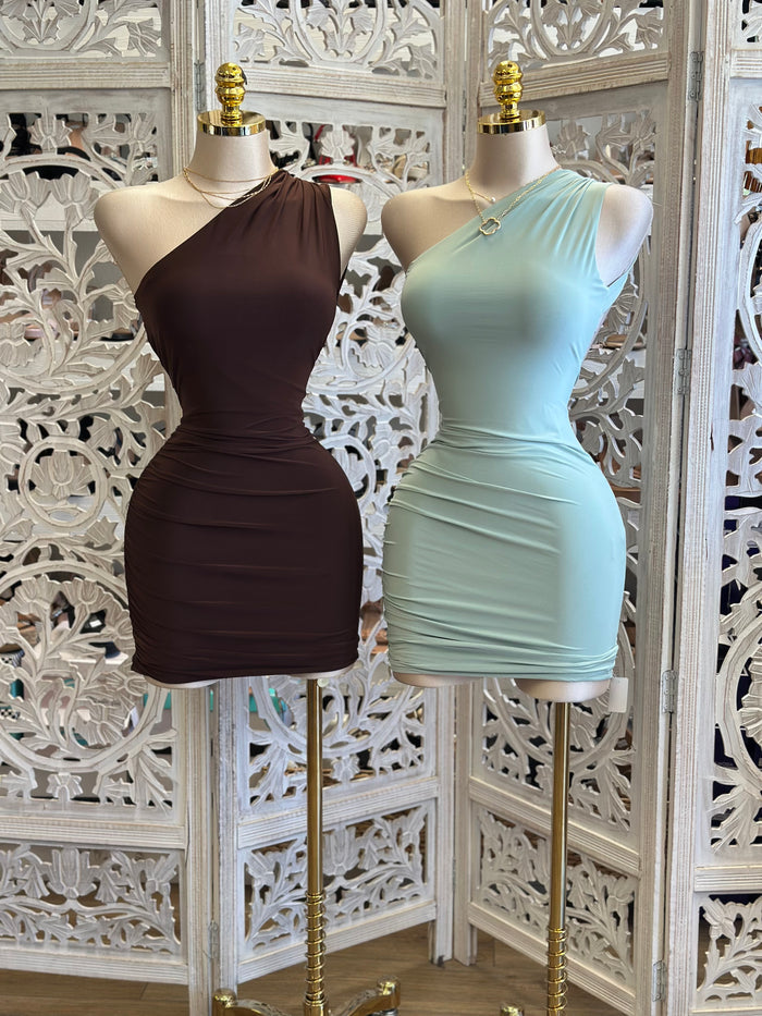 Asymmetrical Off Shoulder Mini Dress - Estira Poco, Slightly Stretchy