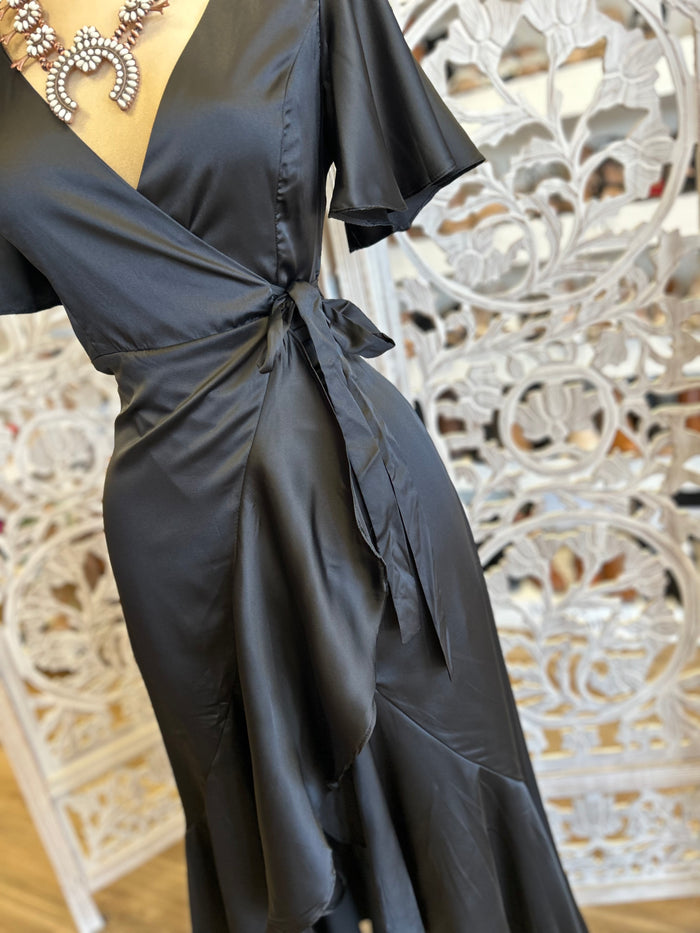 Black Ruffle Wrapped Maxi Dress - Not Stretchy 100 % poliéster