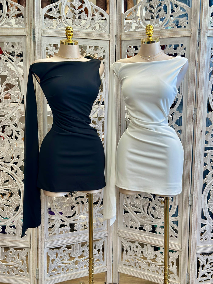 Boatneck Mini Dress -Estira Poco , Slightly Stretchy