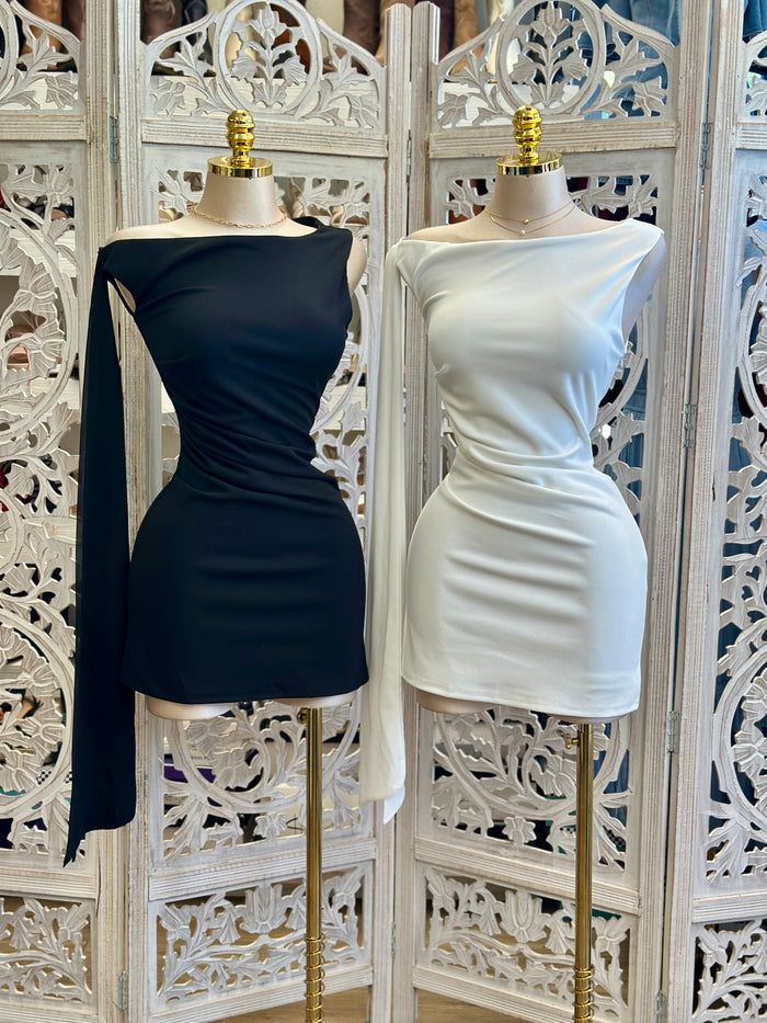 Boatneck Mini Dress -Estira Poco , Slightly Stretchy