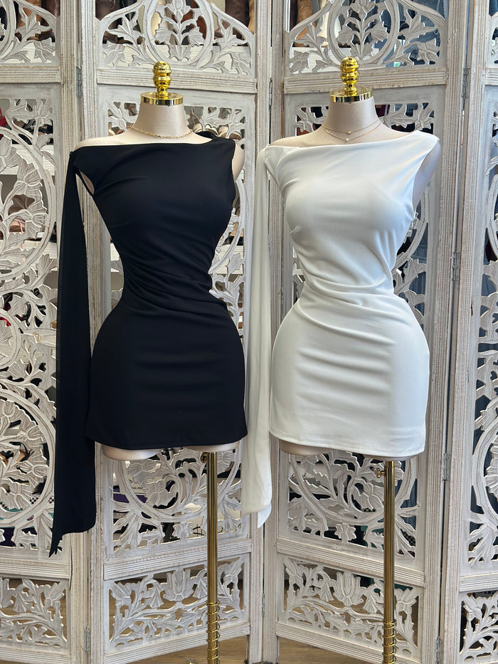 Boatneck Mini Dress -Estira Poco , Slightly Stretchy