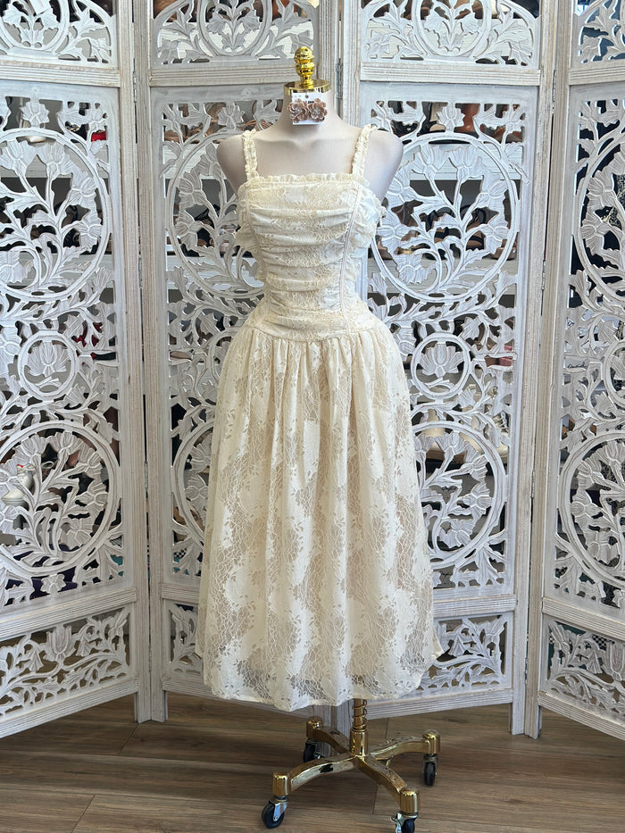 Cream Square Neck Lace Midi Dress -  no Estira, no Stretchy