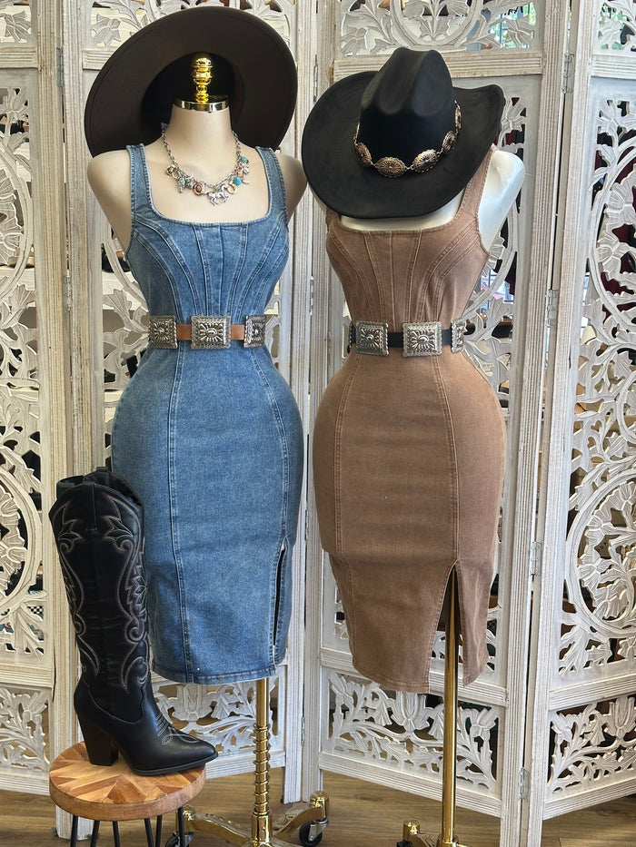Denim Scoop Neck Dress- Estira Poco, Slightly Stretchy