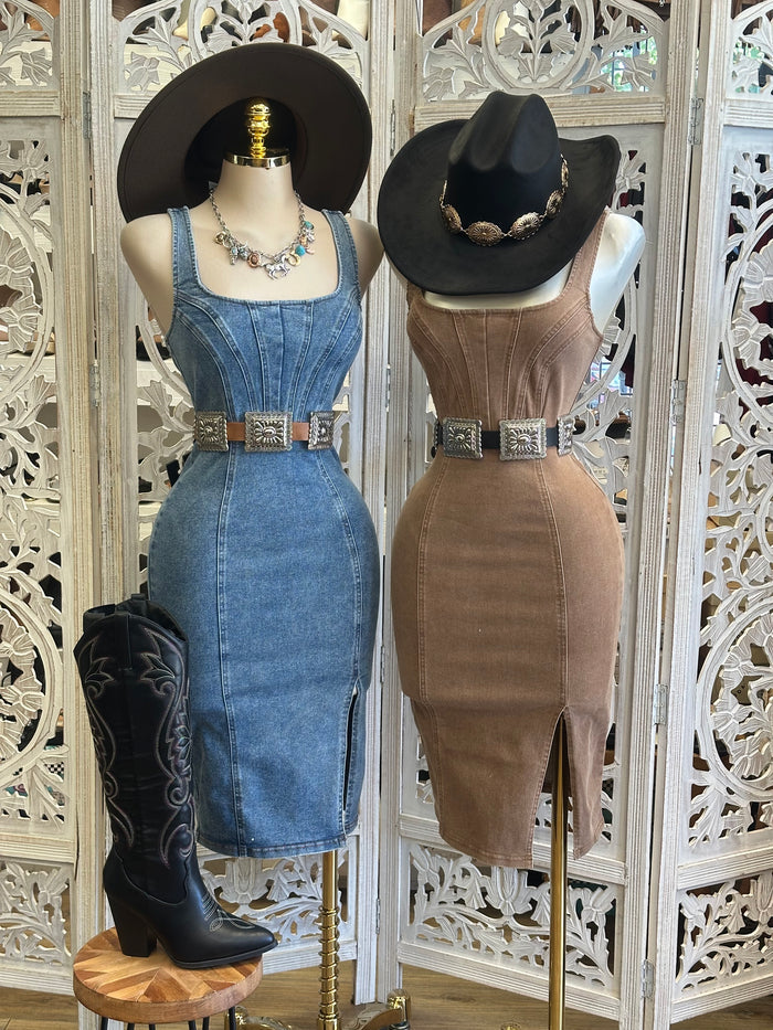 Denim Scoop Neck Dress- Estira Poco, Slightly Stretchy