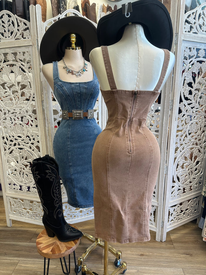 Denim Scoop Neck Dress- Estira Poco, Slightly Stretchy