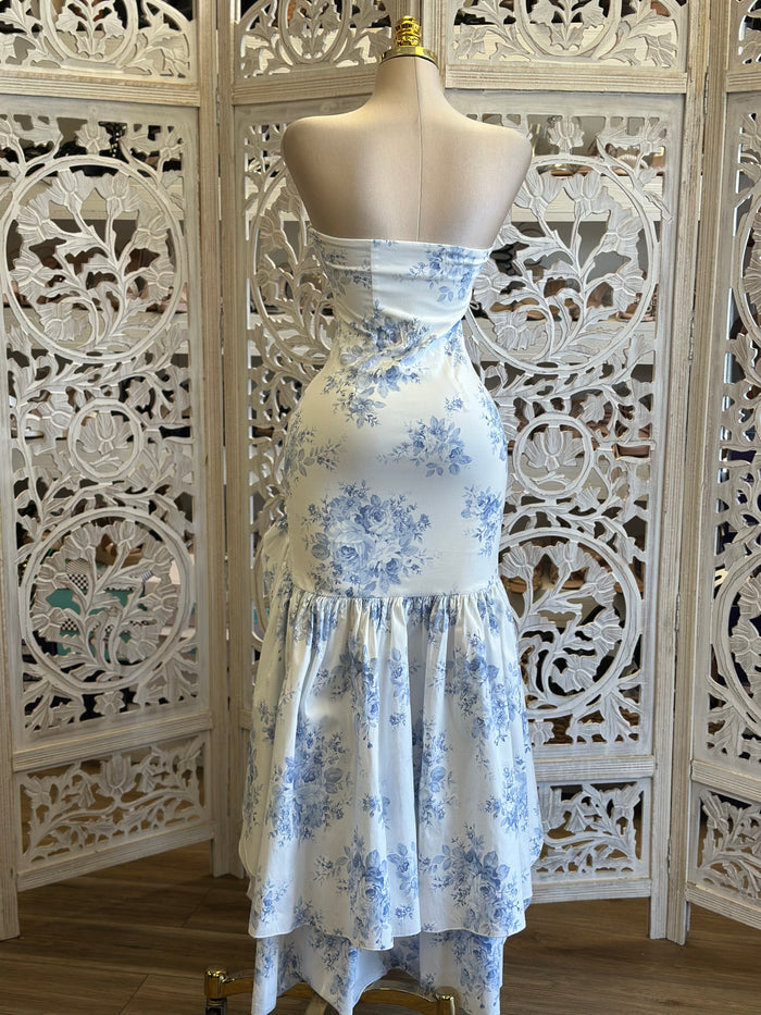 Dreamy Floral Blue Dress- Slightly Stretchy, Estira Poco