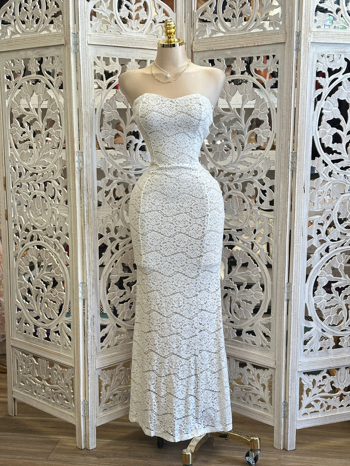 Heart line Lace Silhouette Dress- Estira, Stretchy