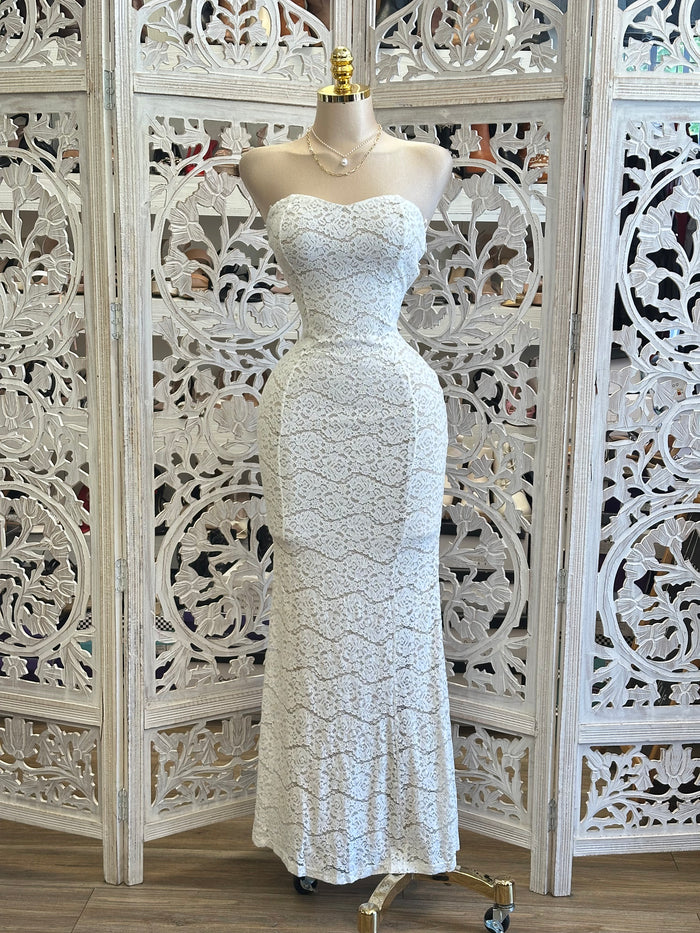 Heart line Lace Silhouette Dress- Estira, Stretchy