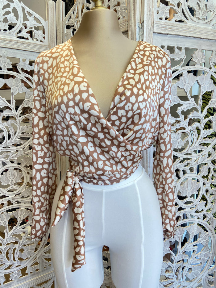 Cross front Tiered Dot Top.    Venta Final….