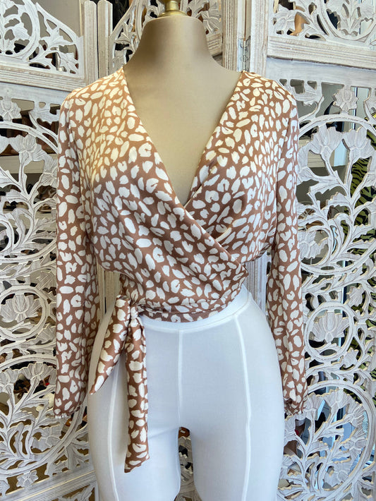 Cross front Tiered Dot Top.    Venta Final….