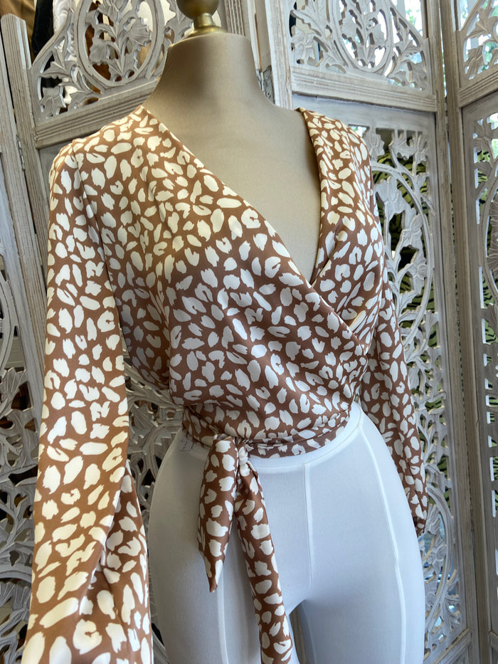 Cross front Tiered Dot Top.    Venta Final….