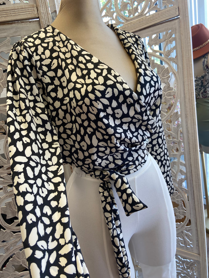 Black Cross front Tiered Dot Top venta final…