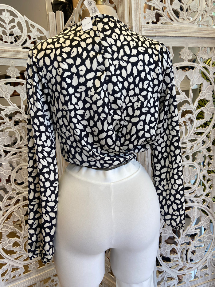 Black Cross front Tiered Dot Top venta final…