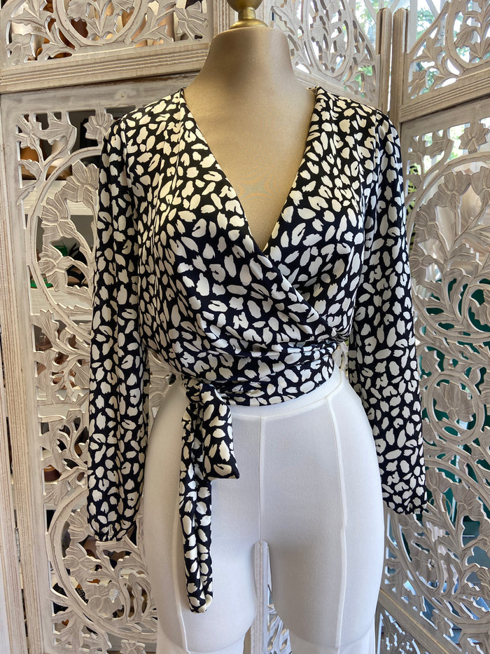 Black Cross front Tiered Dot Top venta final…