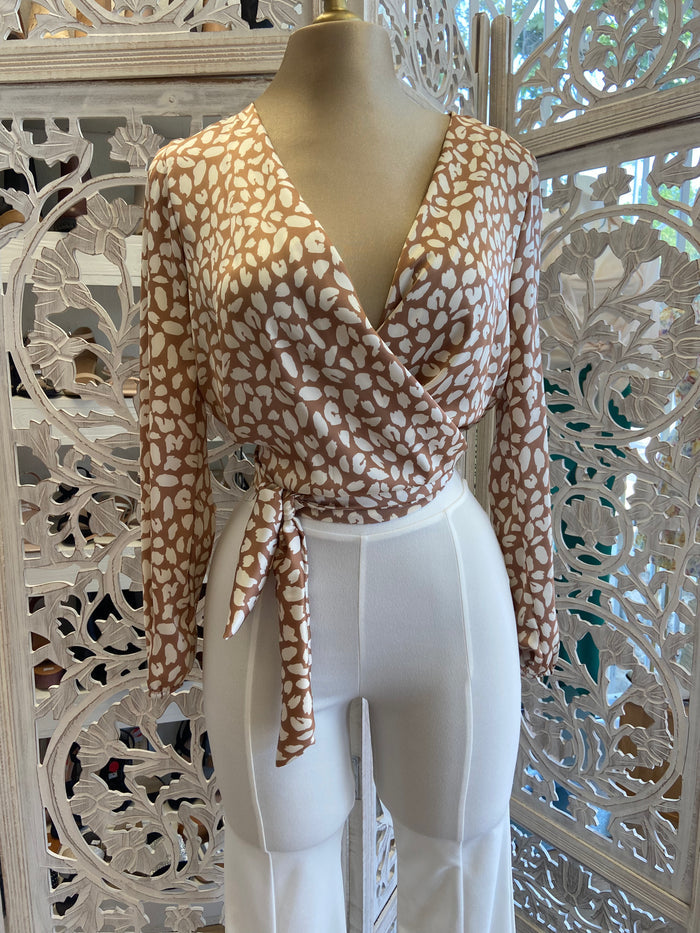Cross front Tiered Dot Top.    Venta Final….