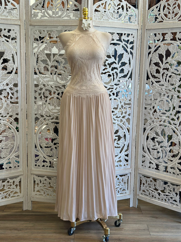 Lace Nude Pleated  Dress- Slightly Stretchy, Estira Poco