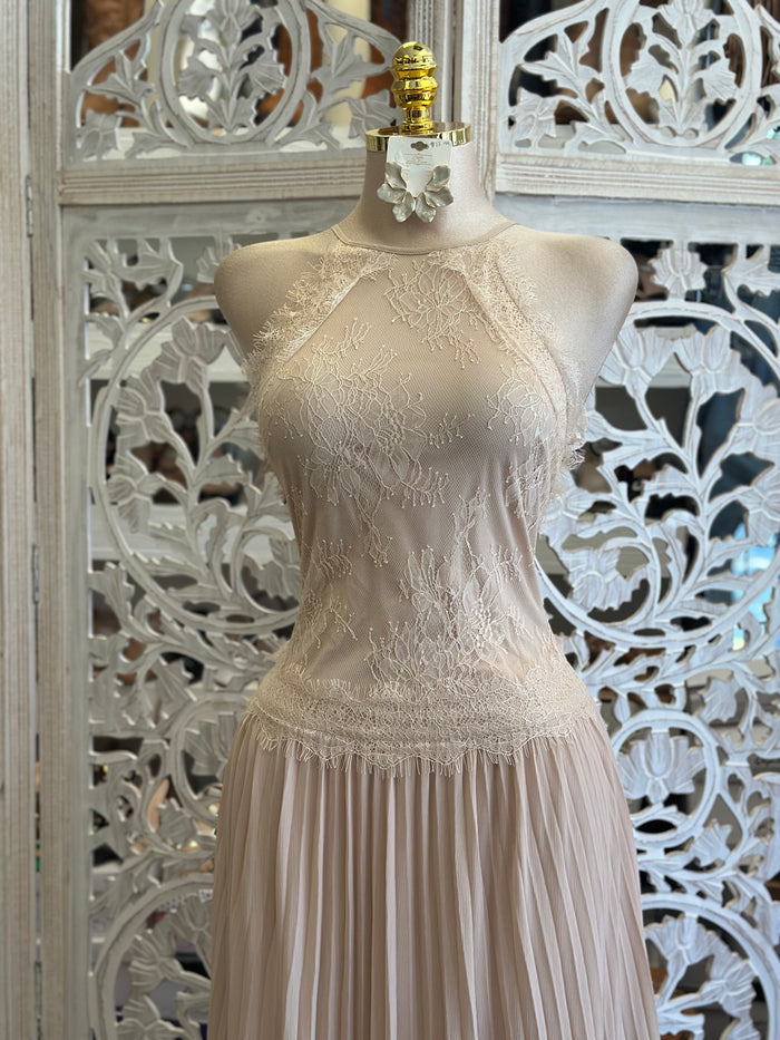 Lace Nude Pleated  Dress- Slightly Stretchy, Estira Poco