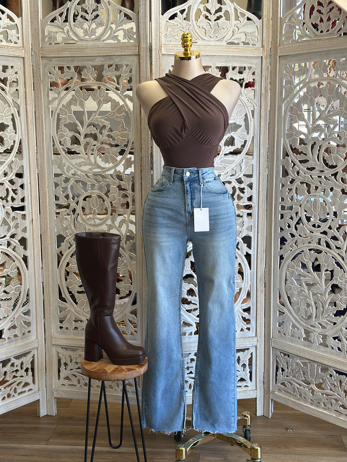 Medium Wash Straight Distressed Jeans - Stretchy estira poco