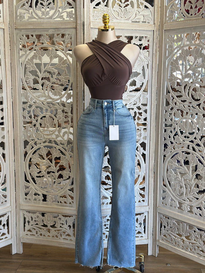 Medium Wash Straight Distressed Jeans - Stretchy estira poco