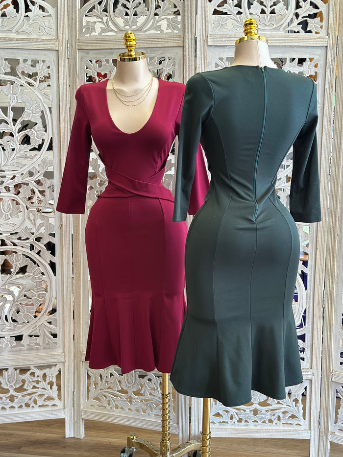 Oval Neck Half Sleeve Midi Dress-Estira Poco , Slightly Stretchy