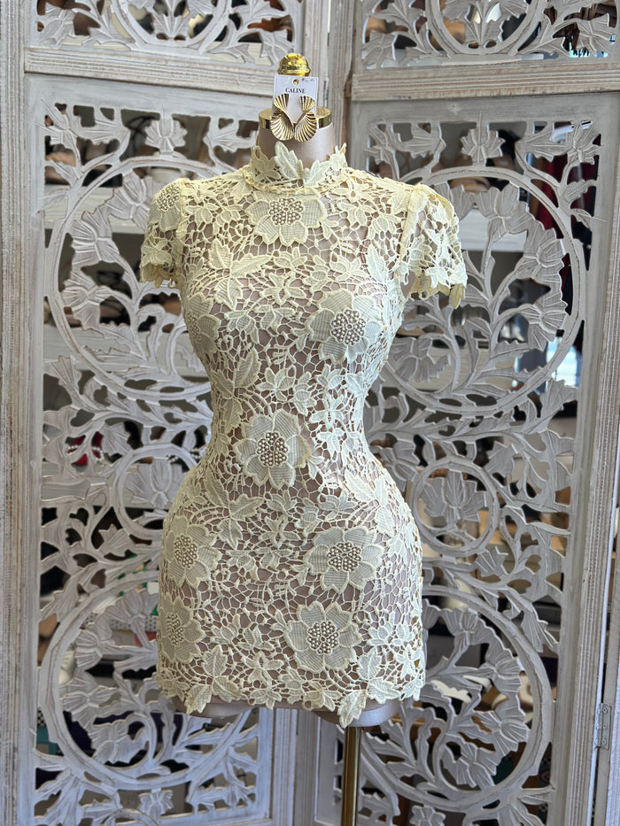 Pale Yellow Full Lace Mini Dress -Not Stretchy, No Estira