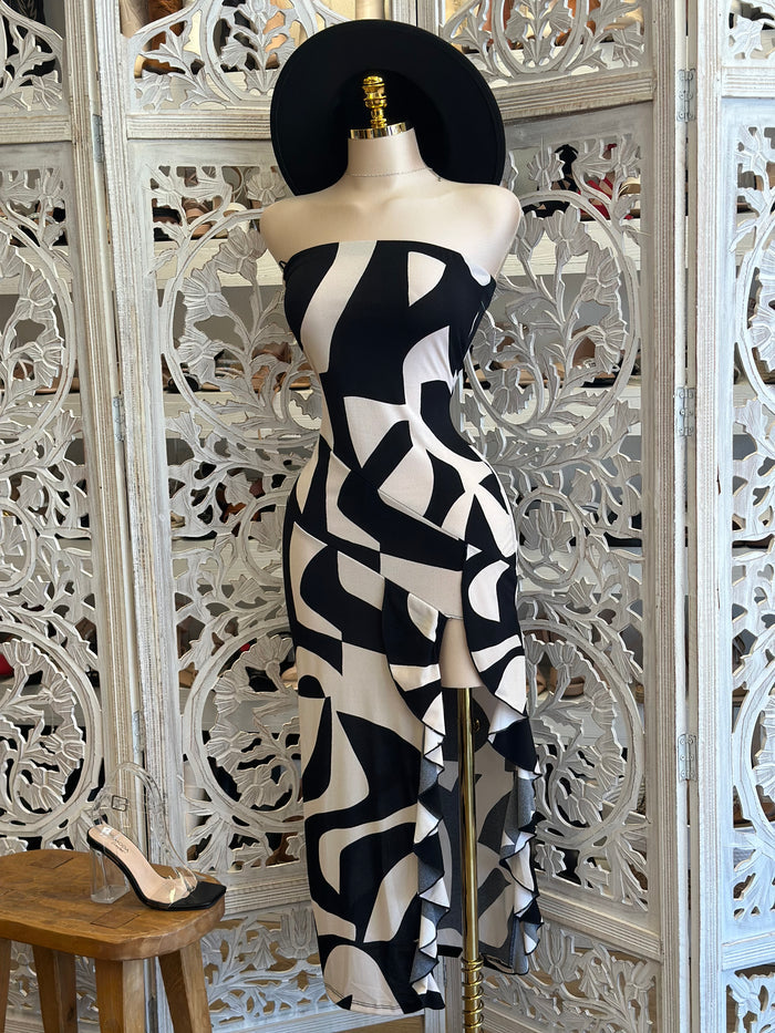 Patterned Strapless Ruffled Dress- Stretchy, Estira