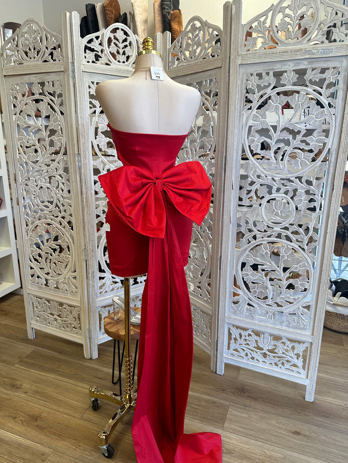 Red Heart Lined Enlarged Bow Dress - No Estira, Not Stretchy