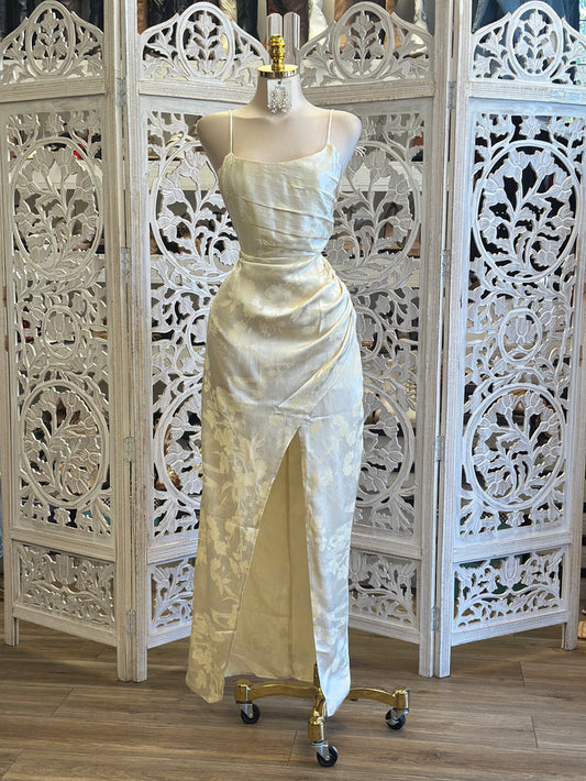 Satin Floral Wrapped Dress- Not Stretchy, No Estira