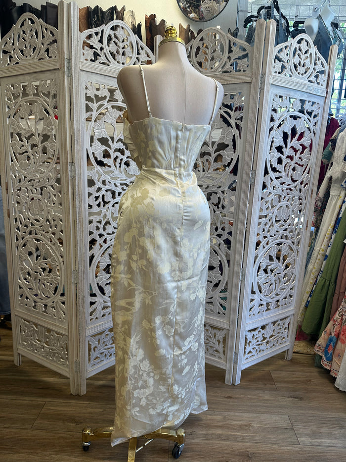 Satin Floral Wrapped Dress- Not Stretchy, No Estira
