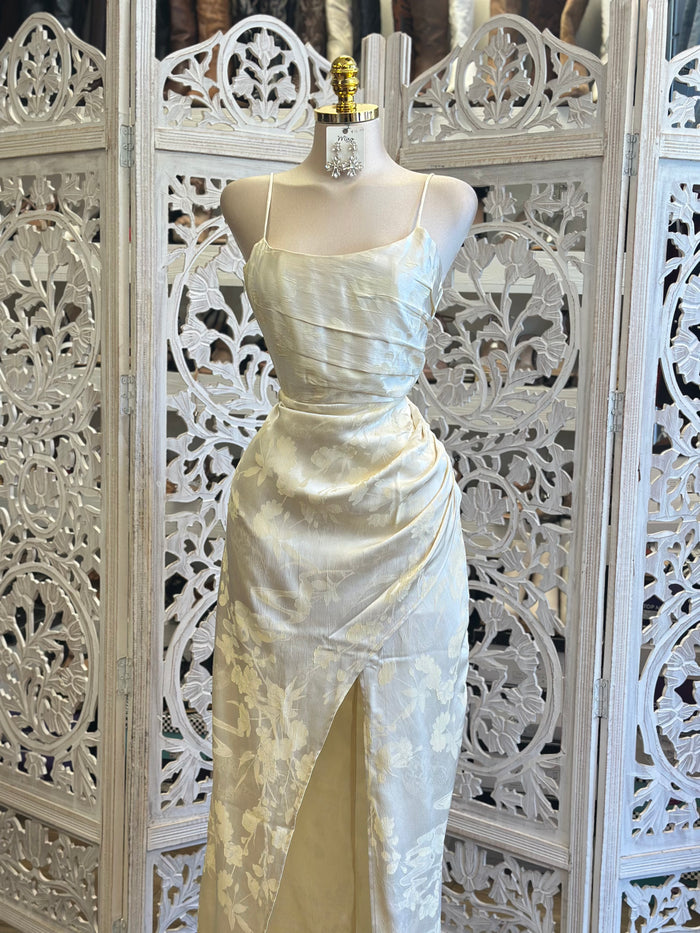 Satin Floral Wrapped Dress- Not Stretchy, No Estira