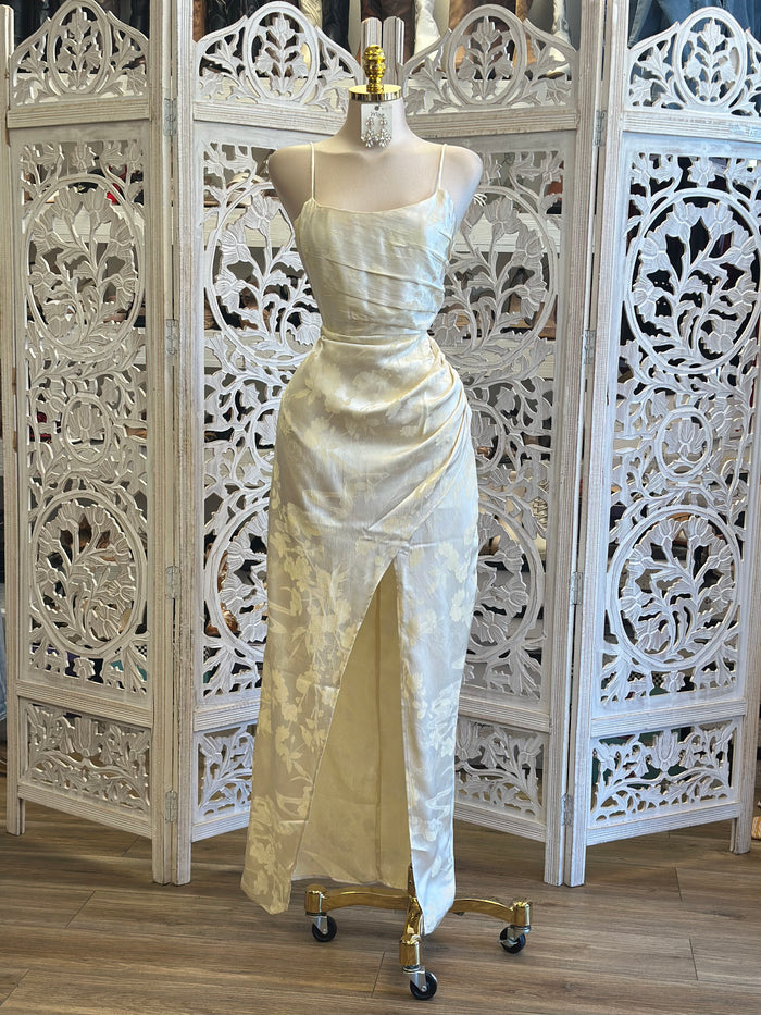 Satin Floral Wrapped Dress- Not Stretchy, No Estira