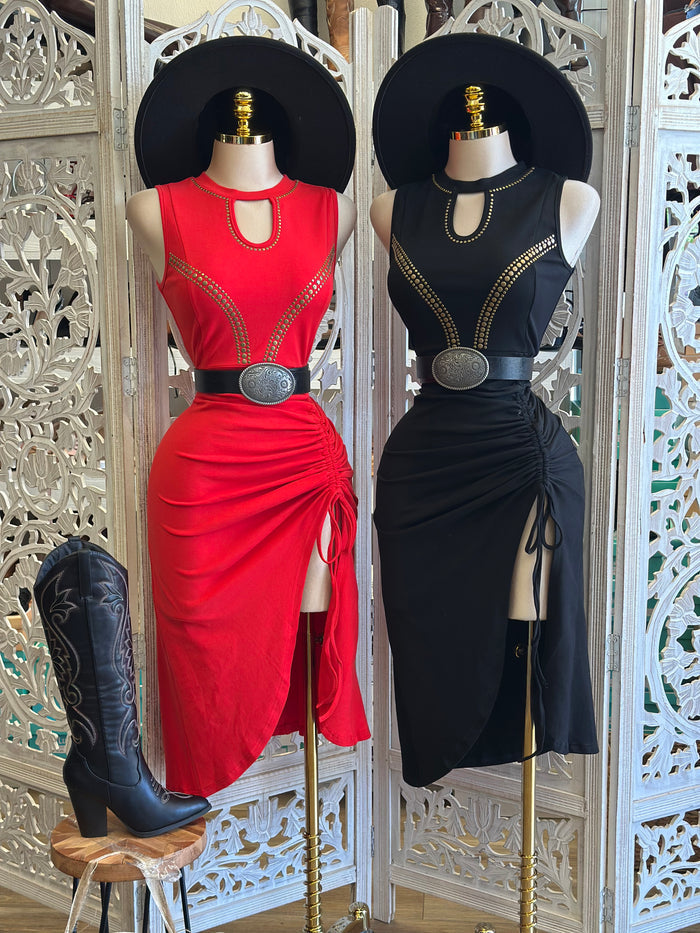 Studded Oval Neck Ruched Dress- Stretchy súper estrés