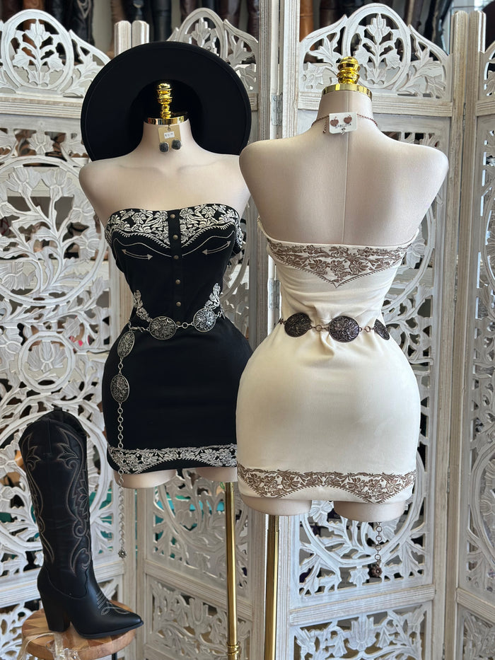 Western Embroidered Dress- Stretchy, stretches a littleEstira poco