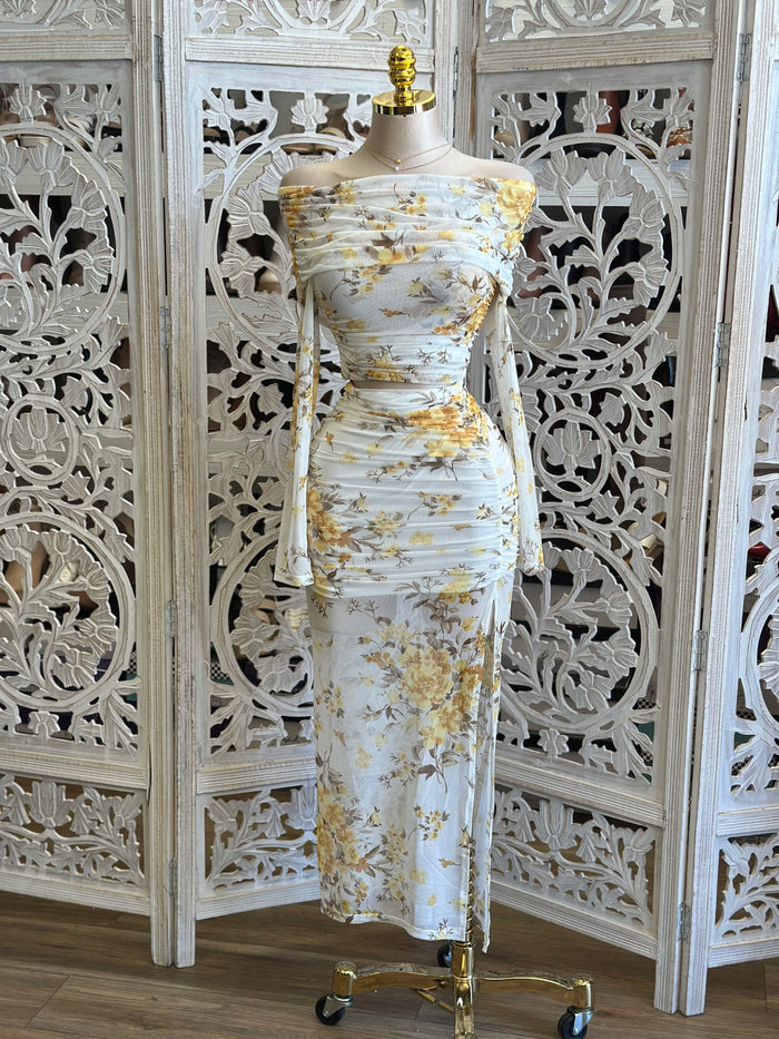 Yellow Floral Off Shoulder Set-  Stretchy, Estira poco