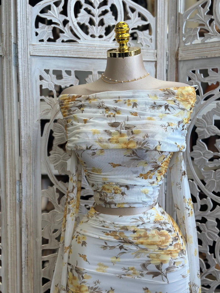 Yellow Floral Off Shoulder Set-  Stretchy, Estira poco