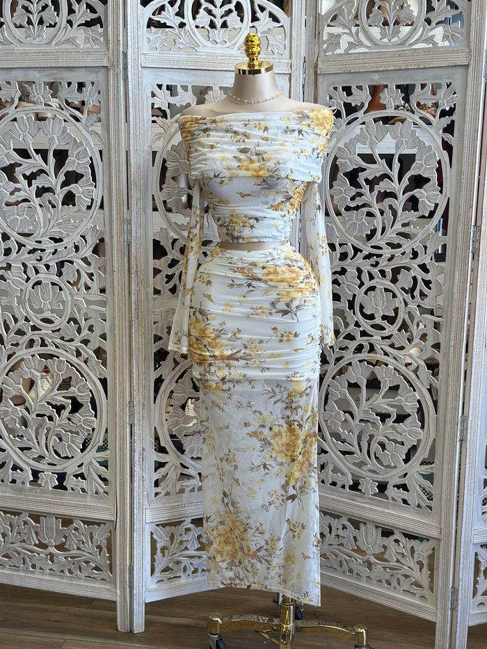 Yellow Floral Off Shoulder Set-  Stretchy, Estira poco
