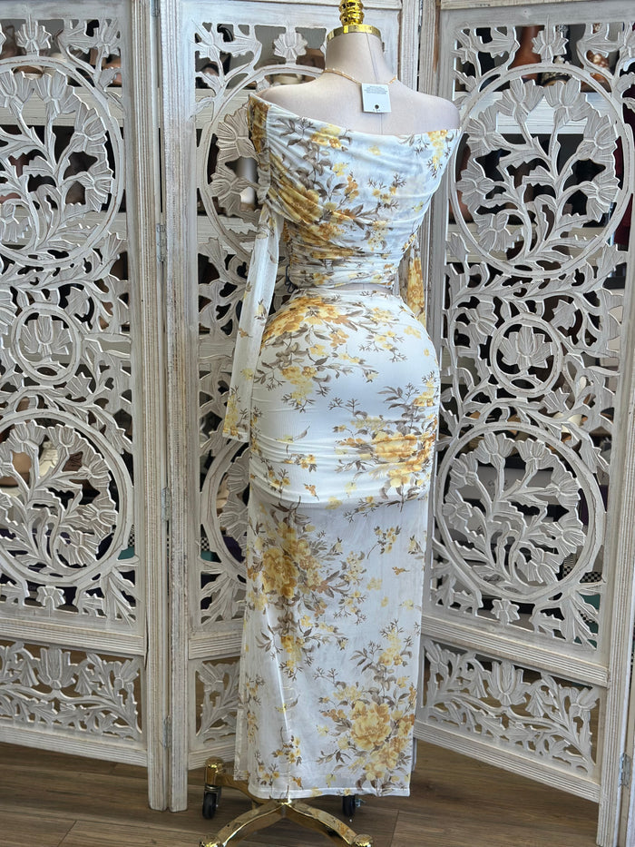 Yellow Floral Off Shoulder Set-  Stretchy, Estira poco